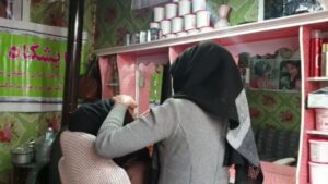 अफगानिस्तान में चोरी-छिपे महिलाएं चला रही थी सैलून, तालिबान ने छापा मार की कार्रवाई – भारत संपर्क
