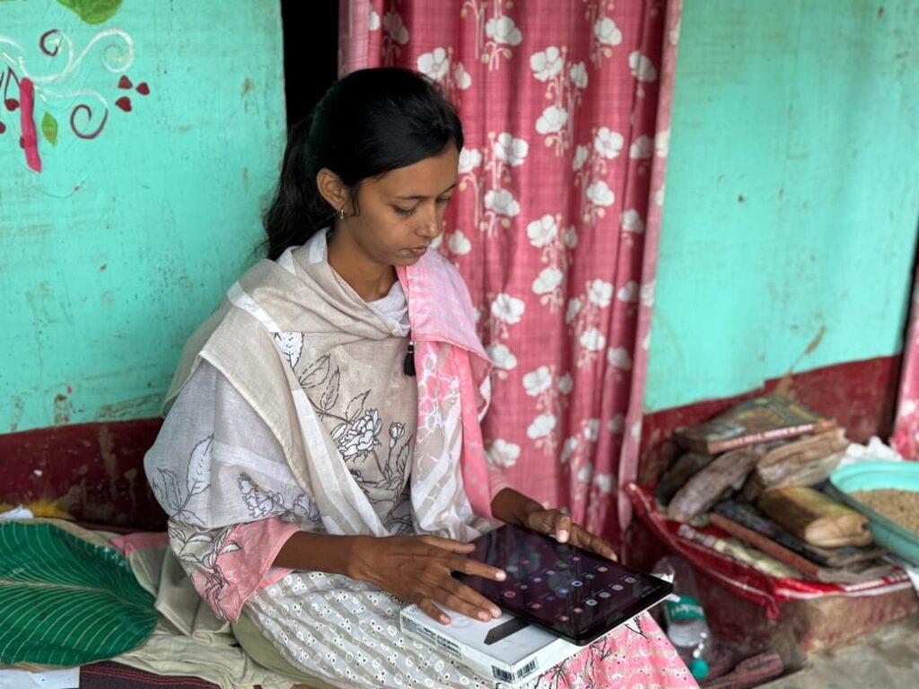 बाढ़ में बही पुस्तकें, टेबलेट भी हुआ खराब, पर नहीं रुकेगी…- भारत संपर्क बाढ़ में बही पुस्तकें, टेबलेट भी हुआ खराब, पर नहीं रुकेगी…- भारत संपर्क