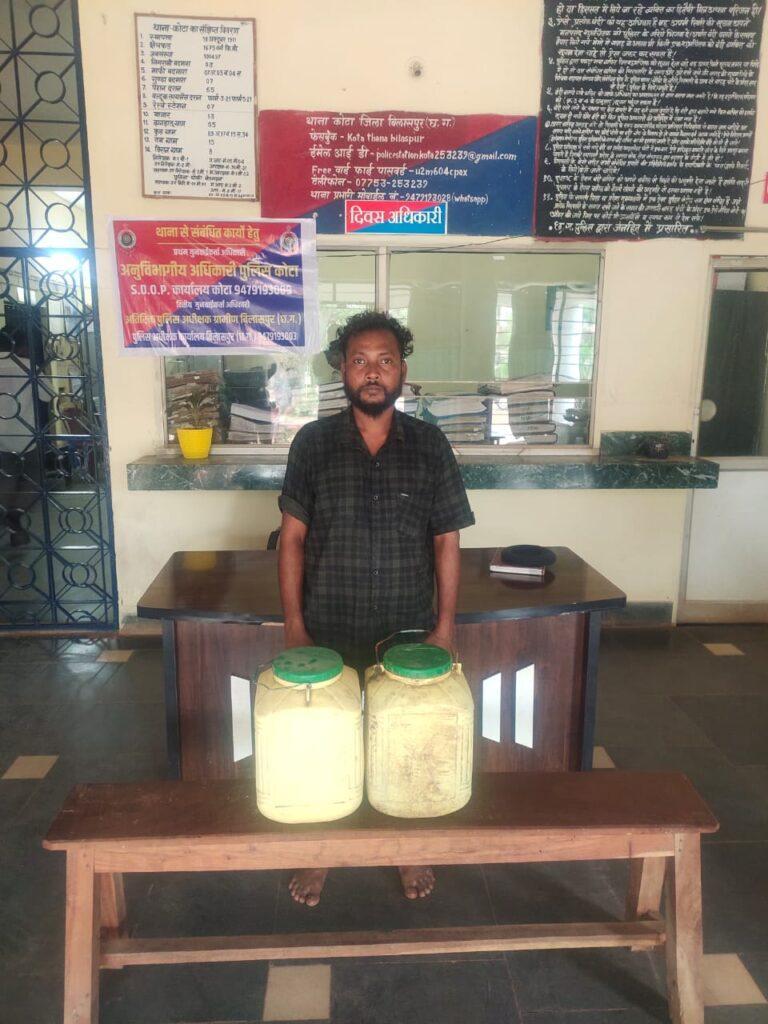 अवैध शराब के साथ एक गिरफ्तार, 30 लीटर महुआ शराब जब्त — भारत संपर्क
