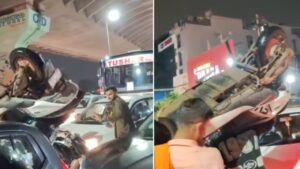 Viral Video: जाम में फंसा तो यूं कंधे पर उठा ली स्कूटी, लोग बोले- Habibi Welcome To…