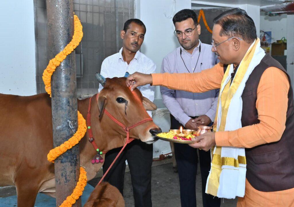 गोवर्धन पूजा के अवसर पर मुख्यमंत्री ने किया गौपूजन, प्रदेशवासियों की सुख-समृद्धि की कामना की – भारत संपर्क न्यूज़ …