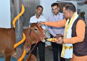 गोवर्धन पूजा के अवसर पर मुख्यमंत्री ने किया गौपूजन, प्रदेशवासियों की सुख-समृद्धि की कामना की – भारत संपर्क न्यूज़ …