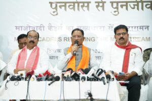 बस्तर में नक्सल उन्मूलन की दिशा में ऐतिहासिक दिन, बंदूक छोड़ संविधान अपनाने वालों का स्वागत -… – भारत संपर्क न्यूज़ …
