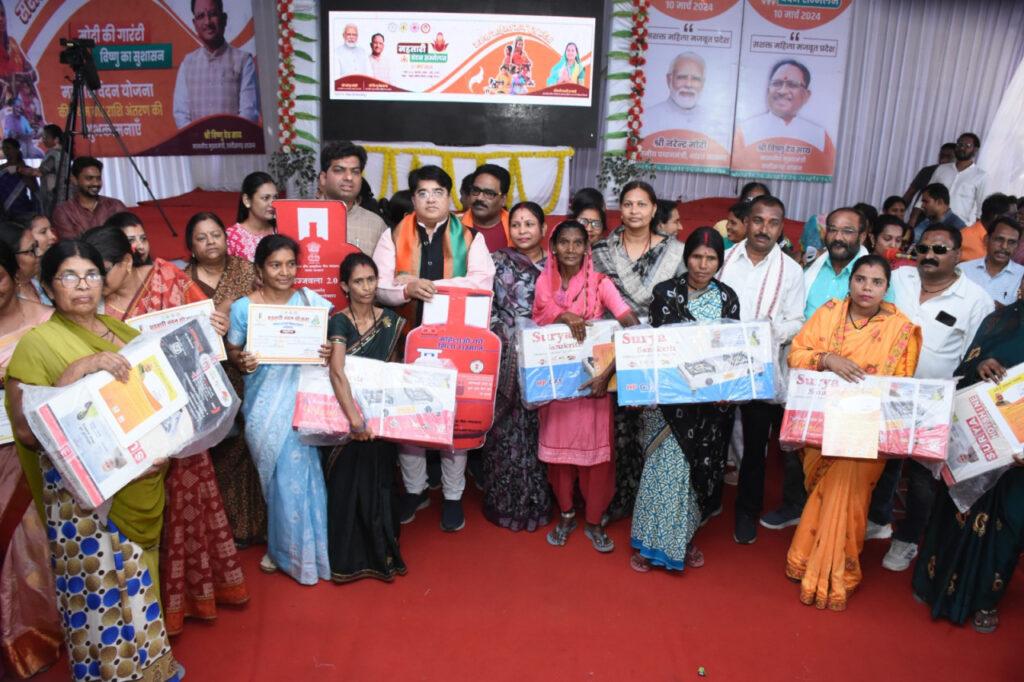 छत्तीसगढ़ रजत महोत्सव पर विशेष : धमतरी में 25 वर्षों में बदली महिलाओं और बच्चों की… – भारत संपर्क न्यूज़ … छत्तीसगढ़ रजत महोत्सव पर विशेष : धमतरी में 25 वर्षों में बदली महिलाओं और बच्चों की… – भारत संपर्क न्यूज़ …