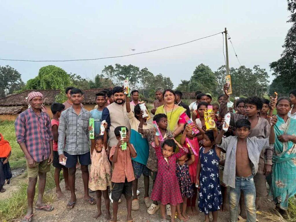 *जब खुशियाँ किसी के चेहरे पर रौशनी बनकर चमकें, हमारा प्रयास है कि हर कोने…- भारत संपर्क *जब खुशियाँ किसी के चेहरे पर रौशनी बनकर चमकें, हमारा प्रयास है कि हर कोने…- भारत संपर्क