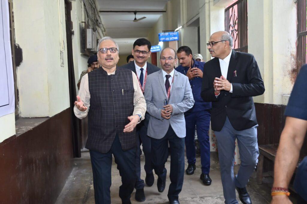 मुख्य न्यायाधिपति रमेश सिन्हा का रायगढ़ दौरा, न्यायालयीन व्यवस्था का लिया जायजा – भारत संपर्क न्यूज़ … मुख्य न्यायाधिपति रमेश सिन्हा का रायगढ़ दौरा, न्यायालयीन व्यवस्था का लिया जायजा – भारत संपर्क न्यूज़ …