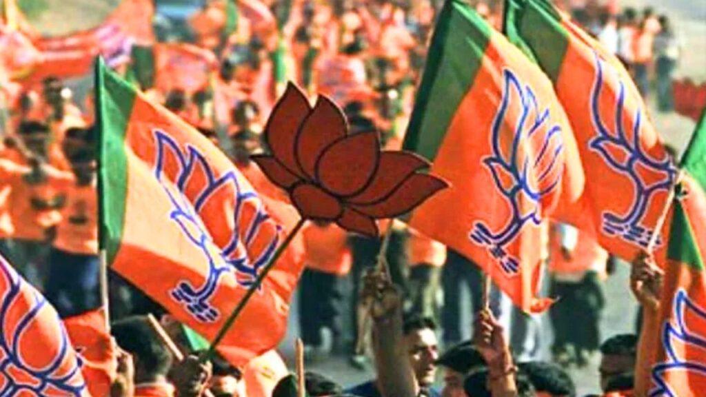 दरभंगा के जाले विधानसभा में BJP प्रत्याशी पर घड़ी बांटने का आरोप, गाड़ी… दरभंगा के जाले विधानसभा में BJP प्रत्याशी पर घड़ी बांटने का आरोप, गाड़ी…