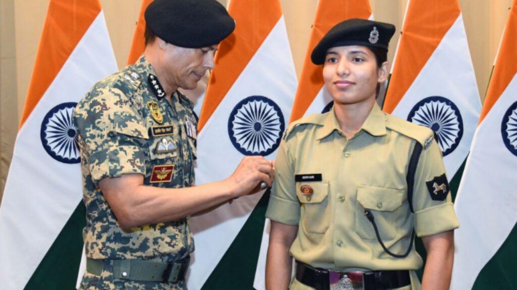 Success Story: मां चलाती हैं काॅस्मेटिक की दुकान, पिता हैं बढ़ई, बेटी ने रच दिया…