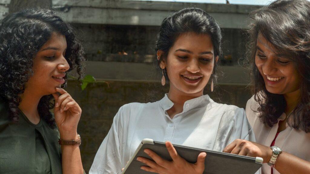 12वीं के बाद 4 वर्षीय ग्रेजुएशन या 5 साल का इंटीग्रेटेड काेर्स ? जानें दोनों के…