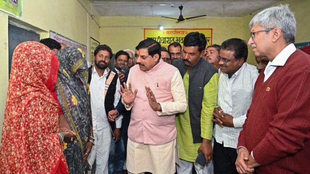 अशोकनगर में मोहन यादव को अचानक देख लोग चौंके, CM ने सरकारी योजनाओं का लिया … – भारत संपर्क