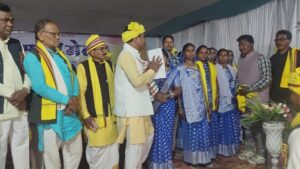 रायगढ़ में वेदांता के कोल प्रोजेक्ट का विरोध, आदिवासियों ने सांसद राधेश्याम को सौंपा… – भारत संपर्क न्यूज़ …