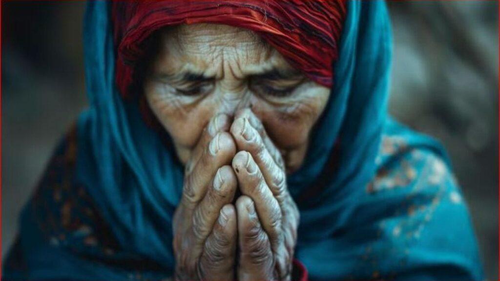 कब्रिस्तान में बैठी थी बुजुर्ग महिला, बोली- मेरा बेटे मुझे यहां… रूह को झ… – भारत संपर्क