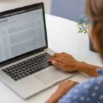 Viral: HR के पास नौकरी के लिए बंदे ने लगाया आइंस्टीन जैसा दिमाग, स्क्रीनशॉट देख लोग…