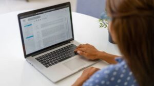 Viral: HR के पास नौकरी के लिए बंदे ने लगाया आइंस्टीन जैसा दिमाग, स्क्रीनशॉट देख लोग…