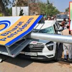 अमेठी-प्रतापगढ़ हाइवे पर बड़ा हादसा, चलती कार पर गिरा भारत पेट्रोलियम का पोलब… – भारत संपर्क