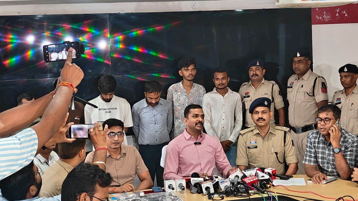 3 साल के मासूम की मौत के बाद एक्शन, बलरामपुर में झोलाछाप डॉक्टरों पर चला चाबुक, 4 क्लीनिक सील