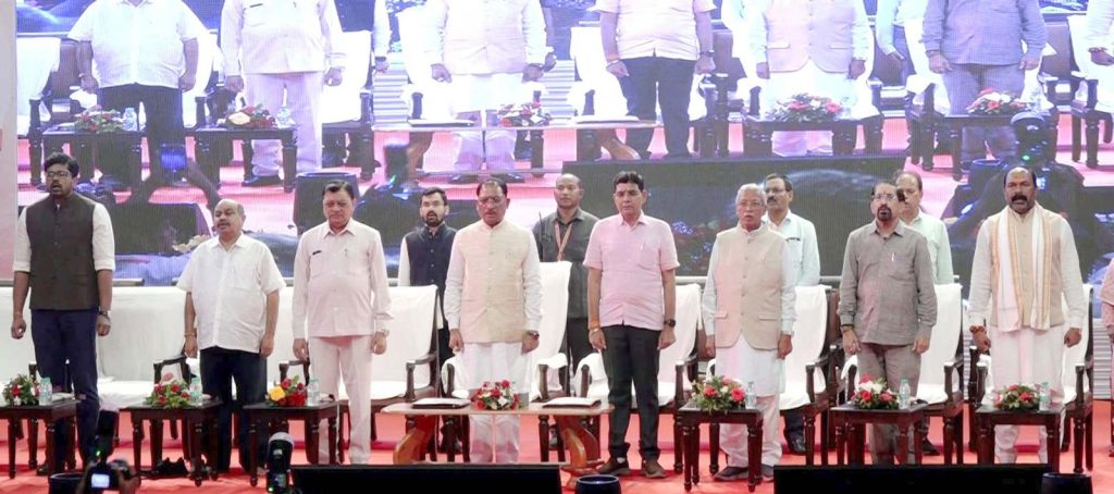 अटल उत्कृष्ट शिक्षा योजना : CM साय ने श्रमिकों के मेधावी बच्चों का किया सम्मान, 39 करोड़ रुपये खातों में ट्रांसफर