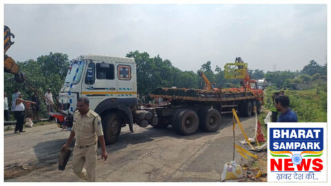 NH-130 में खराब ट्रेलर से भिड़े दो वाहन, सात घंटे थमा रहा अंबिकापुर-बिलासपुर मार्ग