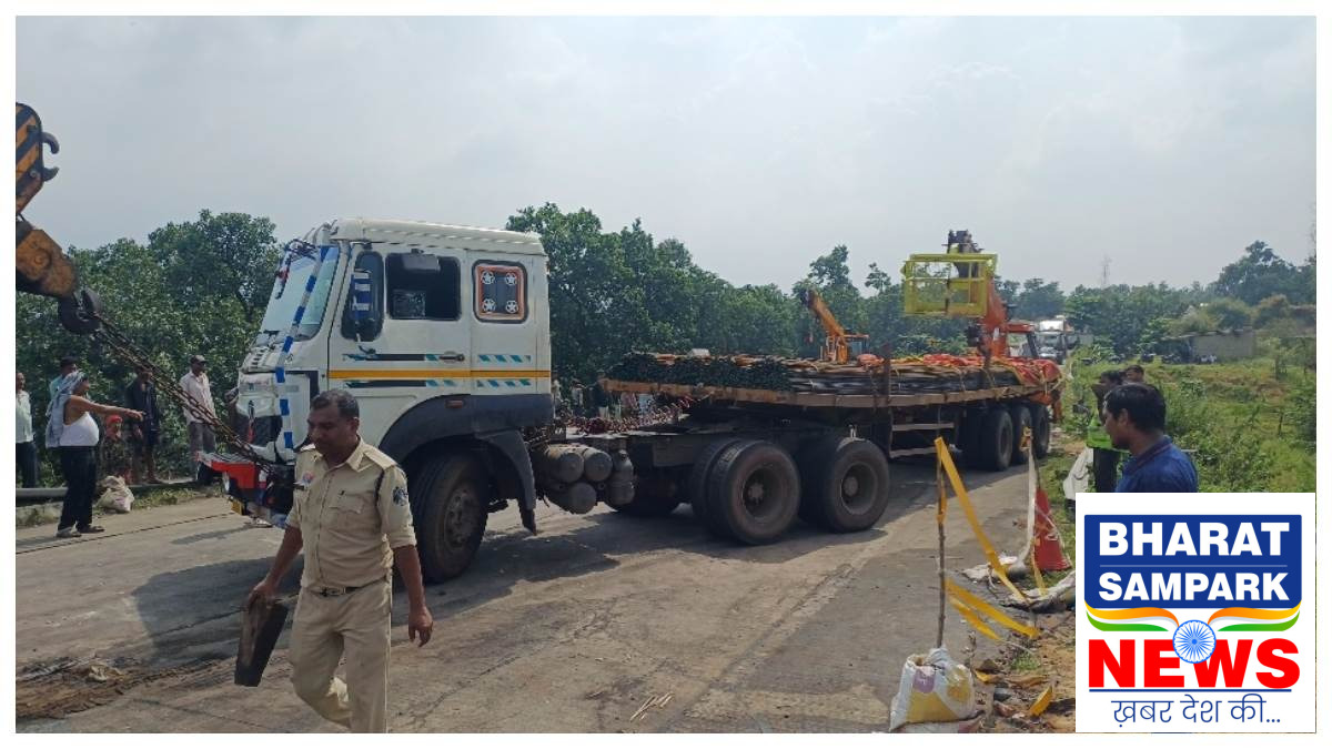 NH-130 में खराब ट्रेलर से भिड़े दो वाहन, सात घंटे थमा रहा अंबिकापुर-बिलासपुर मार्ग