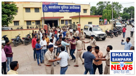 एसपी ऑफिस के सामने मारपीट का वीडियो वायरल, रायगढ़ पुलिस ने लिया स्वतः संज्ञान, 7 पर FIR दर्ज