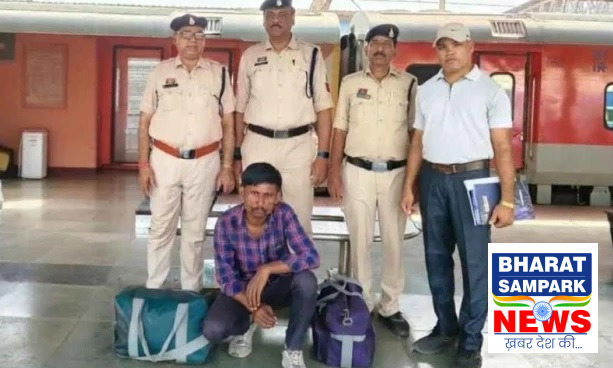 नर्मदा एक्सप्रेस का इंतजार कर रहा था युवक, दो बैगों से निकला 12.95 किलो गांजा